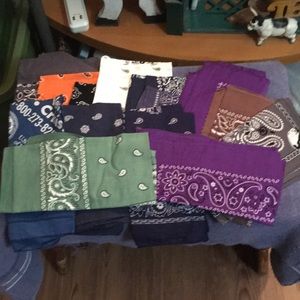 14 bandanas different colors